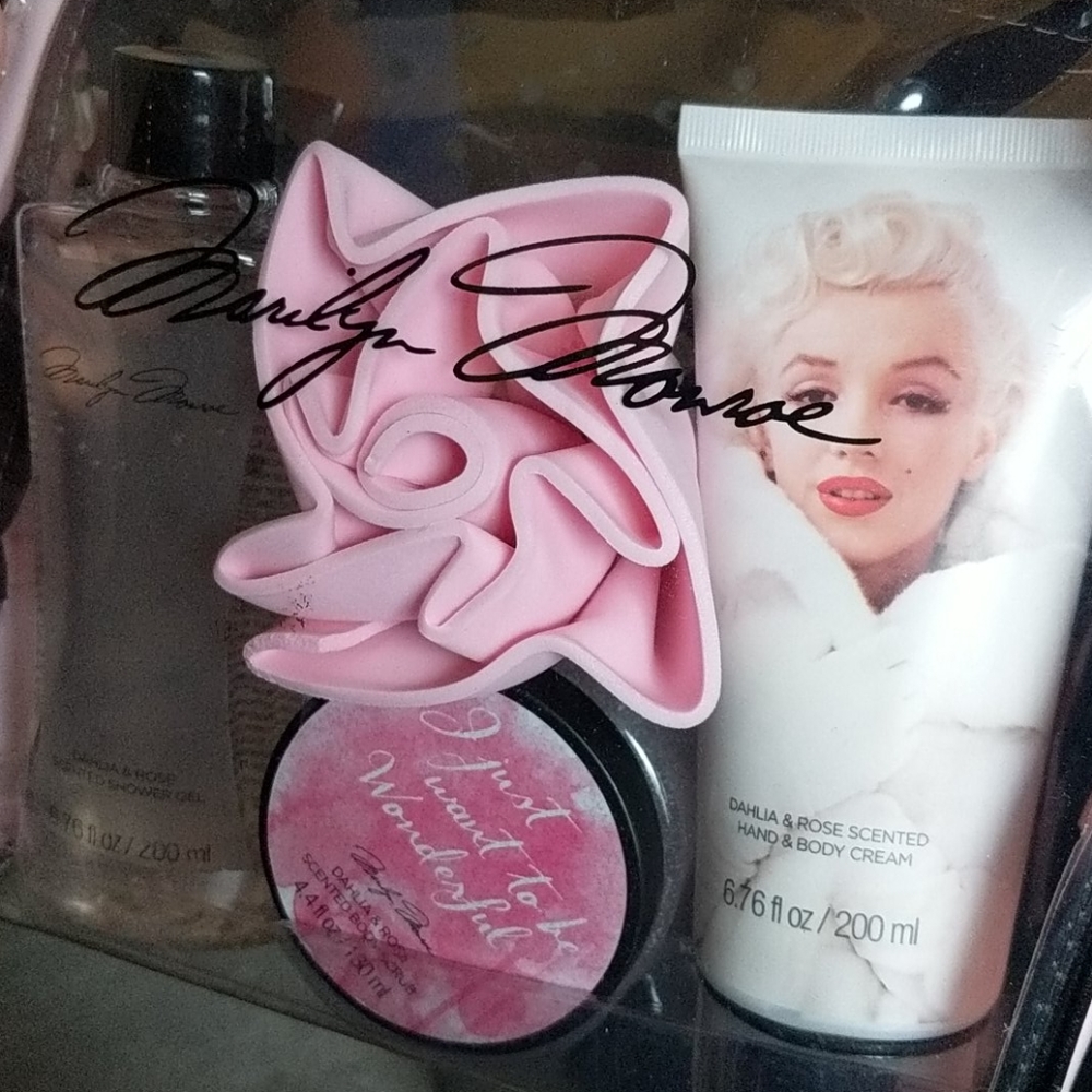 Marilyn Monroe Lotion and Body Wash Gift Set